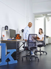 Lade das Bild in den Galerie-Viewer, Kickster ist der neue Bürostuhl von Viasit - Einsteigermodell zum attraktiven Preis und Top Qualität
