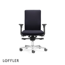 Lade das Bild in den Galerie-Viewer, LÖFFLER+ Med Bürodrehstuhl mit Kyphosenlehne, Armlehnen